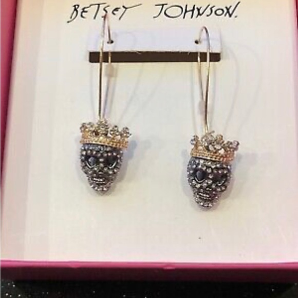 Betsey Johnson 🆕‘’Dark Shadows" Pave Sugar Skull Crystal Drop Earrings. - Picture 3 of 6